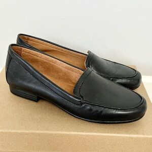 Naturalizer Flats